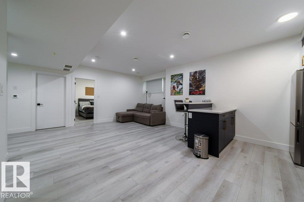 19731 26 AV NW - Image 37