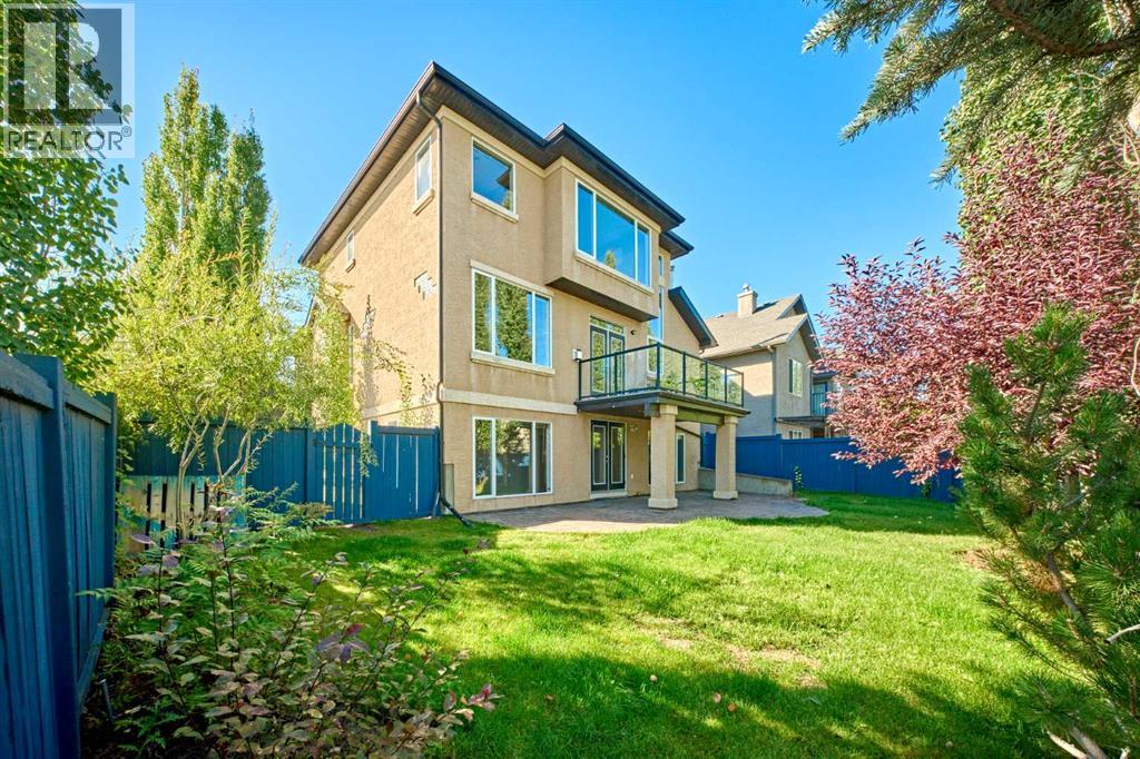 Property for sale at 32 Evercreek Bluffs Crescent SW