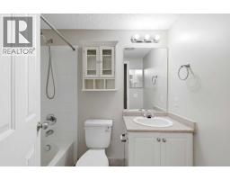 102, 17 Country Village Bay Ne, Calgary, AB T3K5Z3 Photo 11