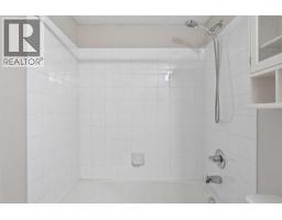 102, 17 Country Village Bay Ne, Calgary, AB T3K5Z3 Photo 12