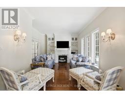 Family room - 193 Sherwood Place, Newmarket, ON L3Y8E5 Photo 15