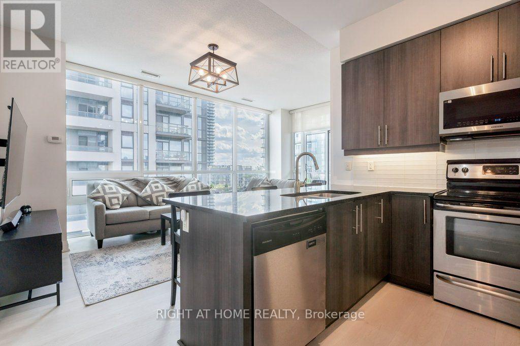 618 - 1185 THE QUEENSWAY
