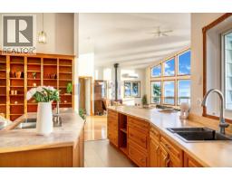 37189 Schooner Way, Pender Island, BC V0N2M2 Photo 9