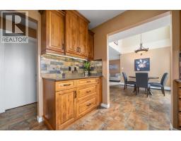 Kitchen - 112, 1051 3 Street Nw, Medicine Hat, AB T1A7Y4 Photo 6