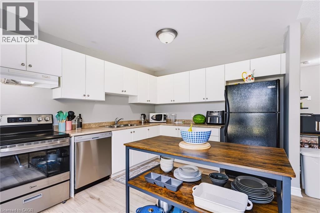 24 Fallingbrook Crescent — photo 17
