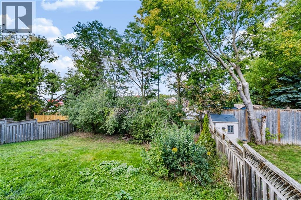 24 Fallingbrook Crescent — photo 36