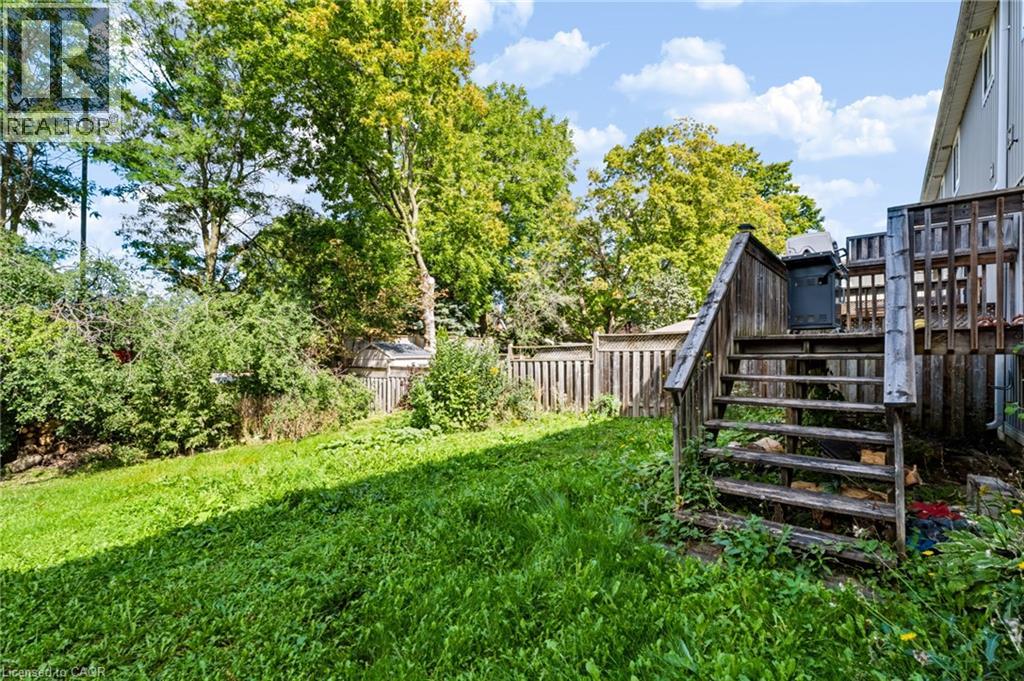 24 Fallingbrook Crescent — photo 35