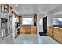 Kitchen - 212 Pinetree Place Ne, Calgary, AB T1Y1M3 Photo 13