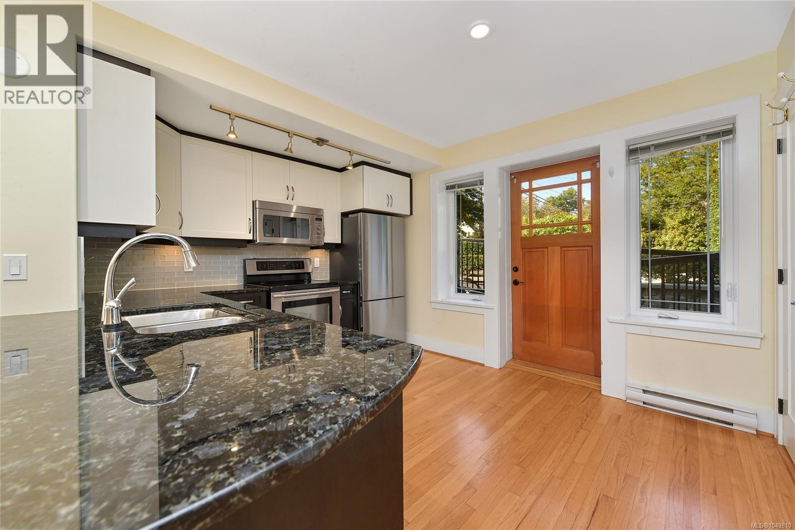 603 Moss St - 9
