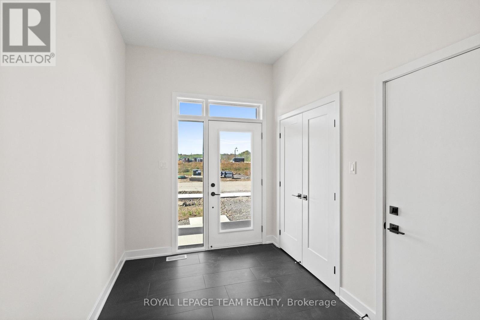 1031 MOORE STREET, Brockville — photo 2
