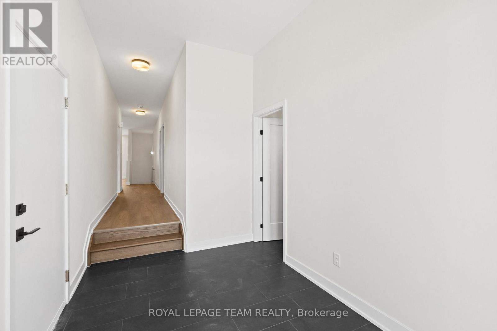 1031 MOORE STREET, Brockville — photo 3