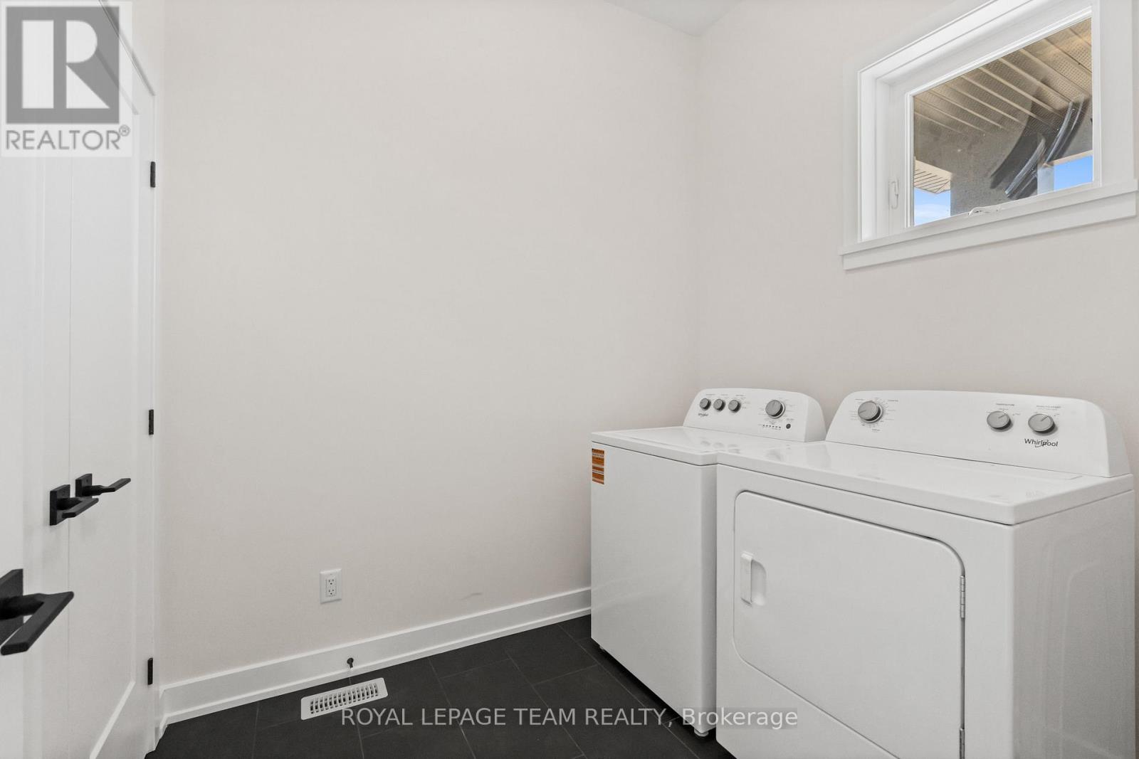 1031 MOORE STREET, Brockville — photo 4