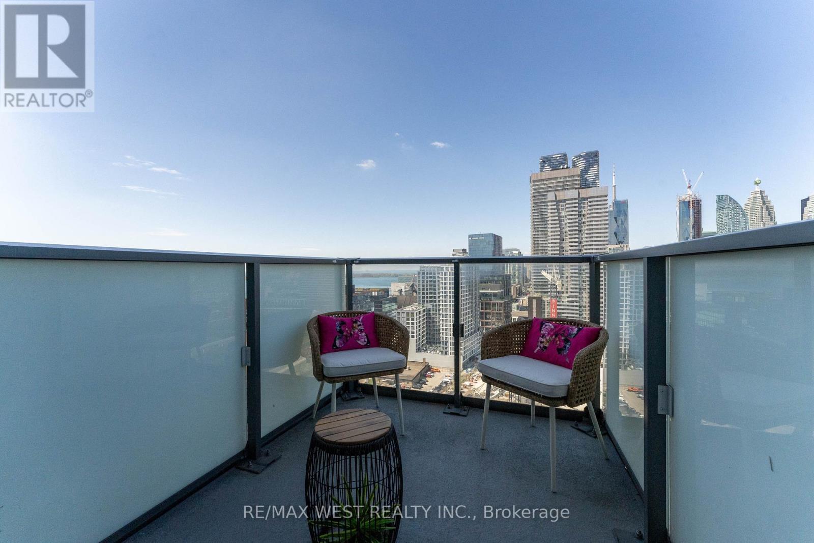 #2002 16 BONNYCASTLE STREET - 27