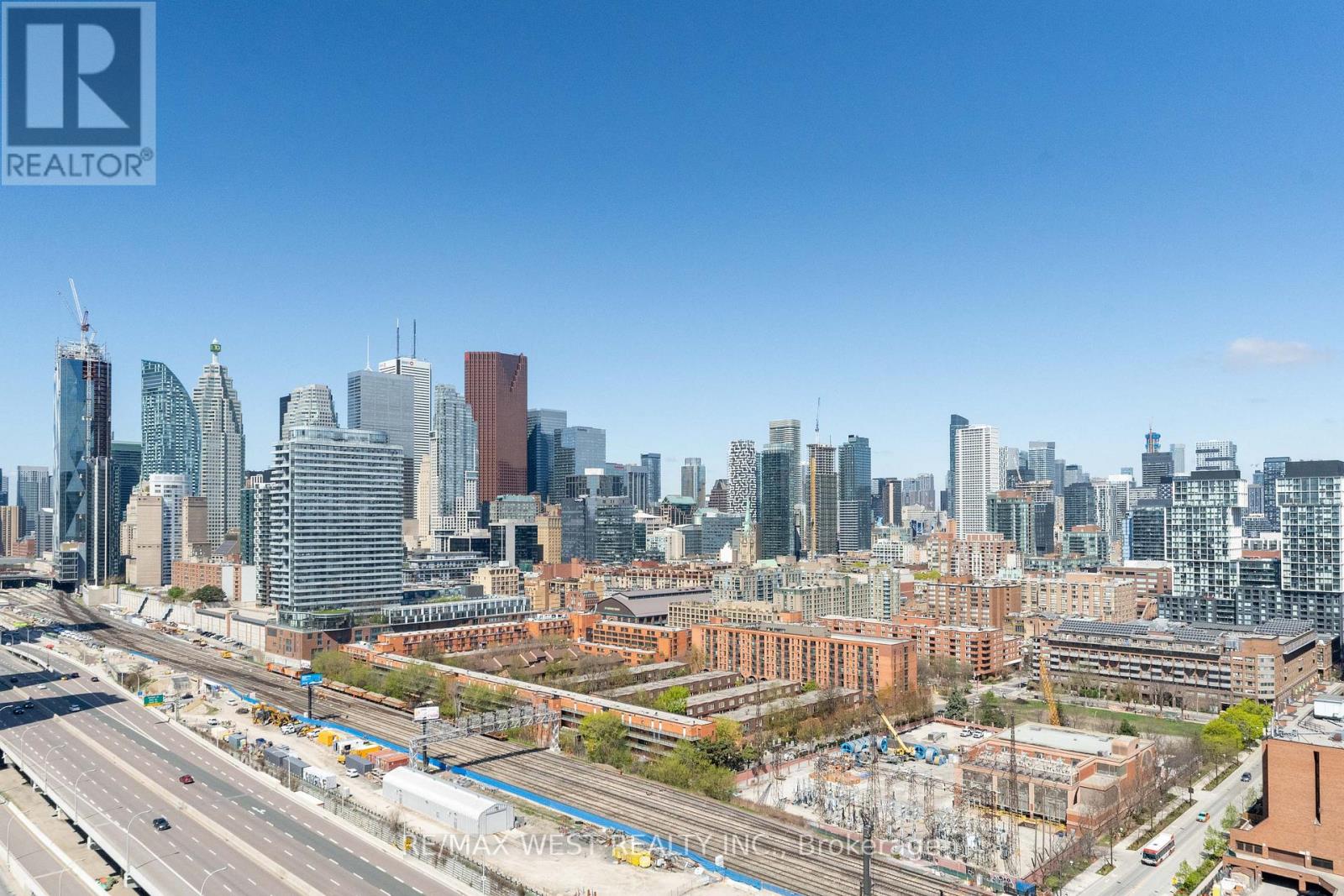#2002 16 BONNYCASTLE STREET - 29