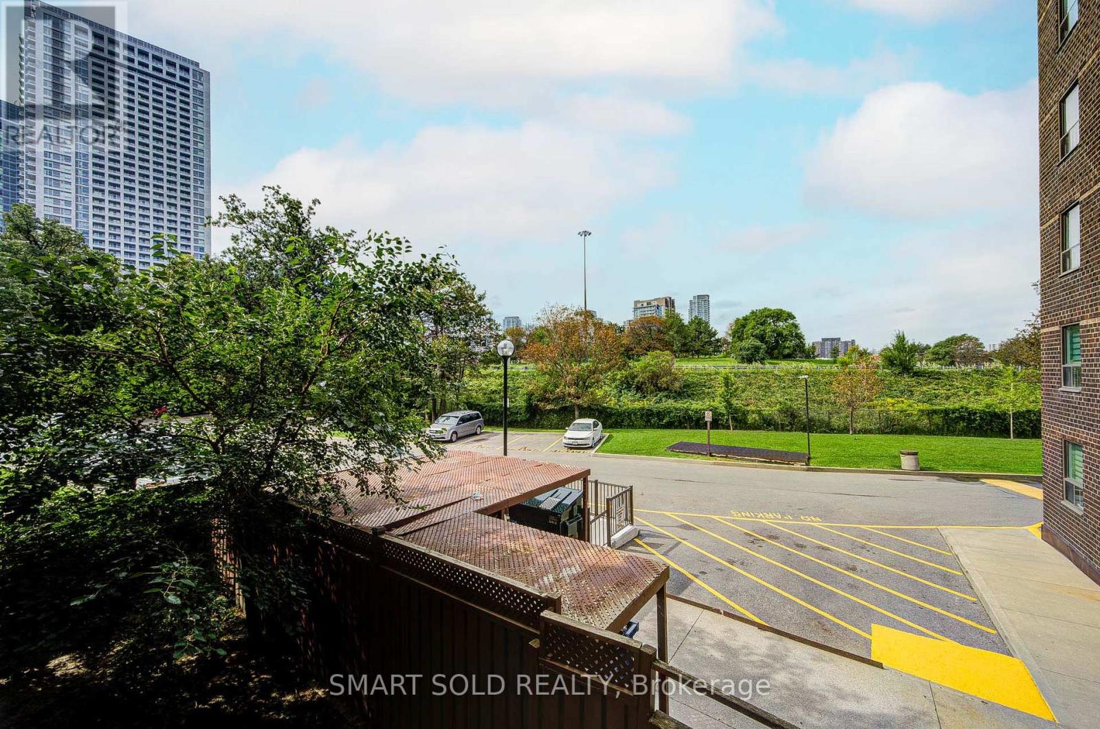 #210 5 OLD SHEPPARD AVENUE - 32