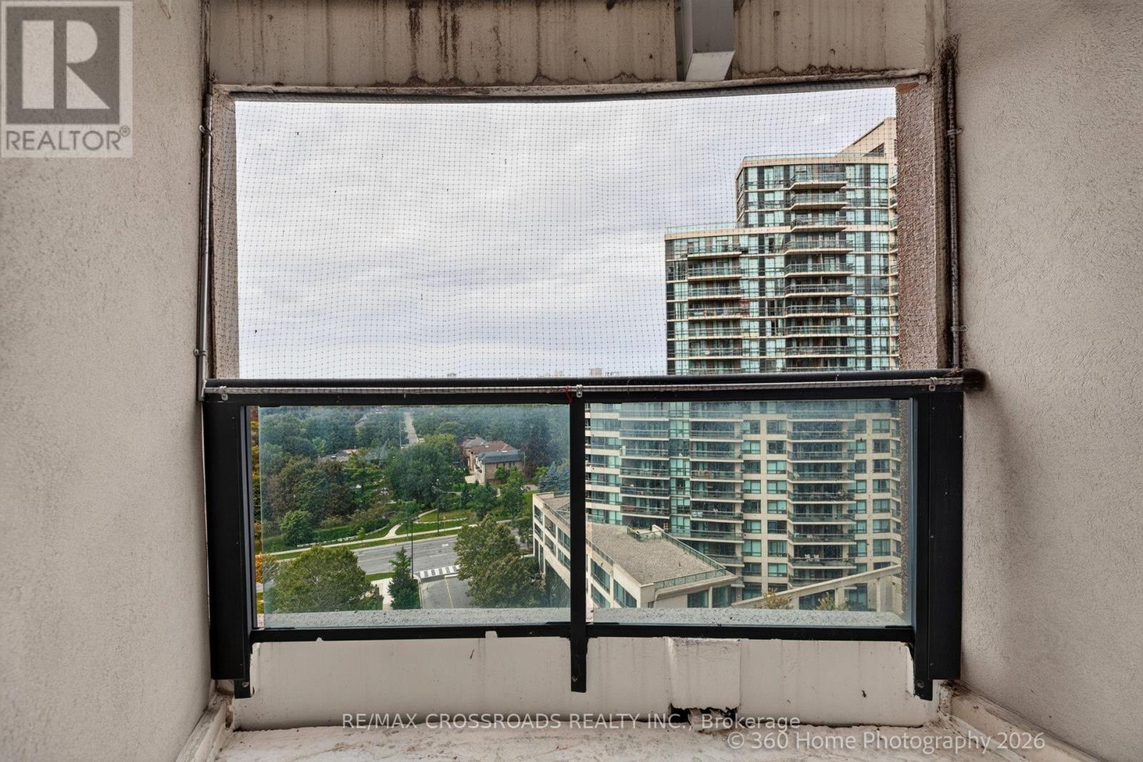#1506 23 LORRAINE DRIVE - 23