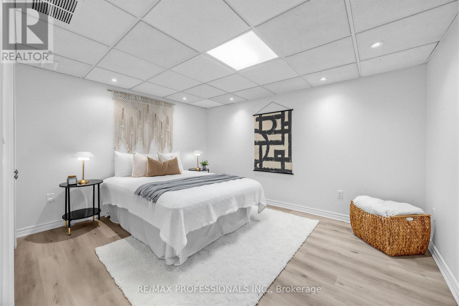 1013 CENTRE STREET S - 24