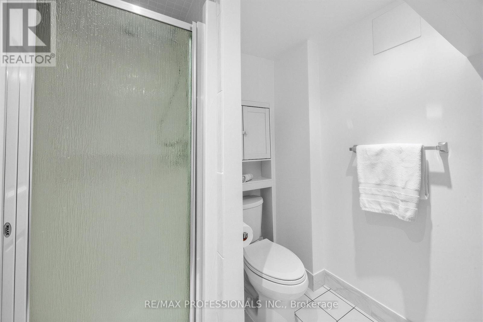 1013 CENTRE STREET S - 26