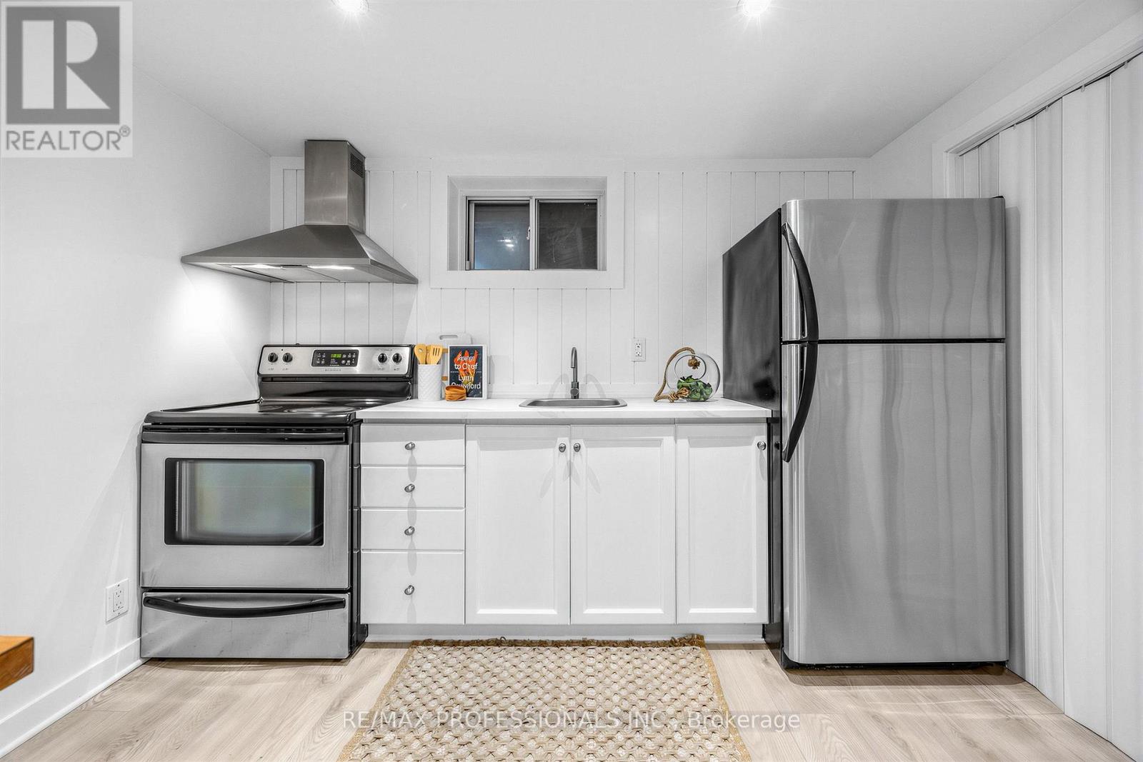 1013 CENTRE STREET S - 28