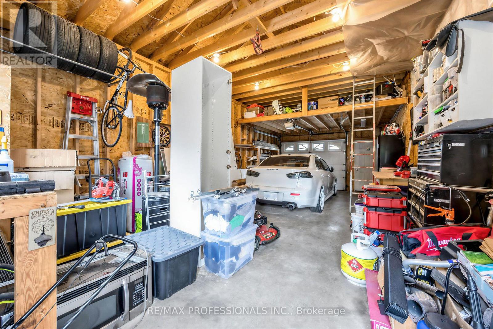 1013 CENTRE STREET S - 31