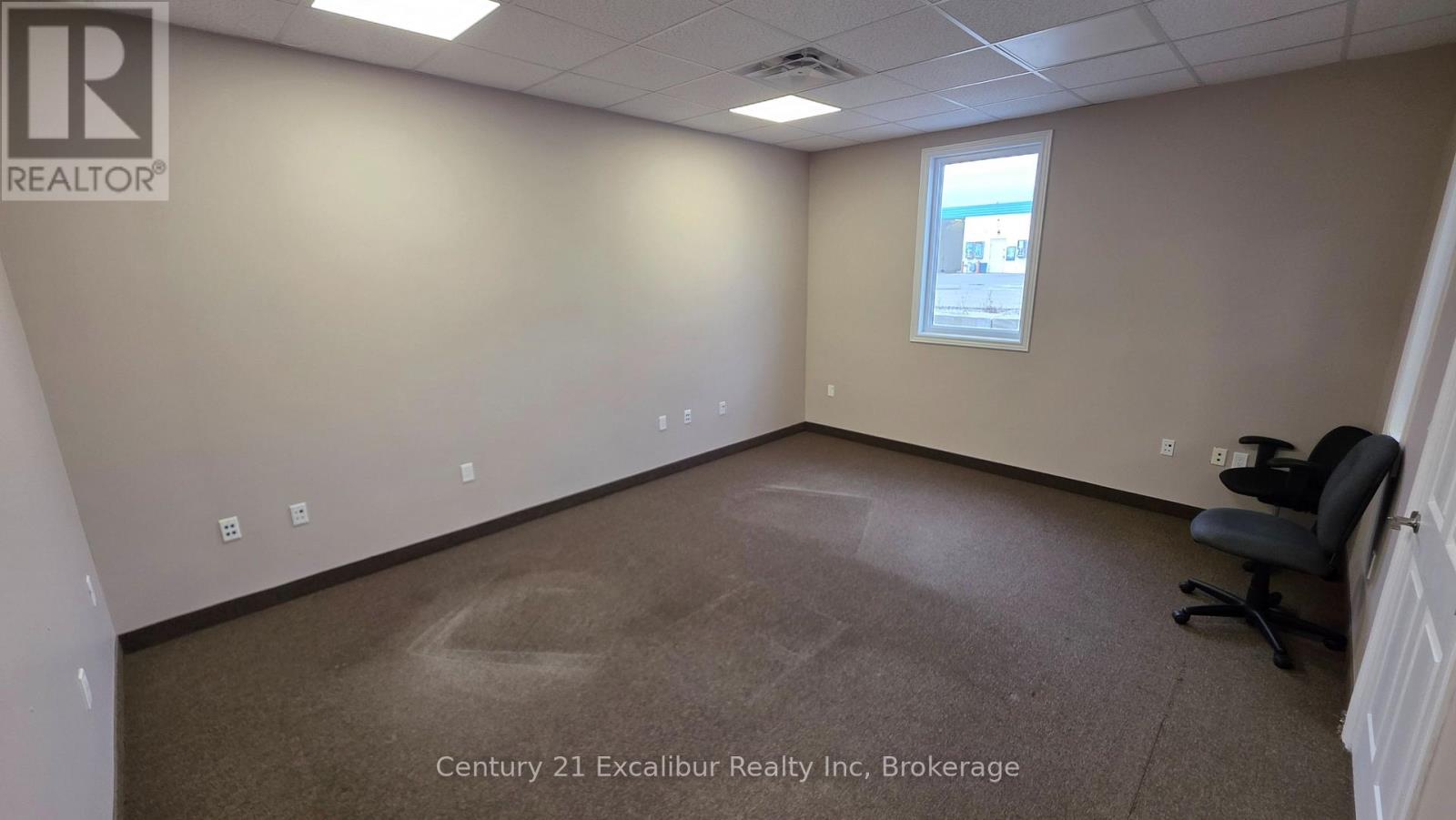 B - 645 ST DAVID STREET N, Centre Wellington (Fergus) — photo 2