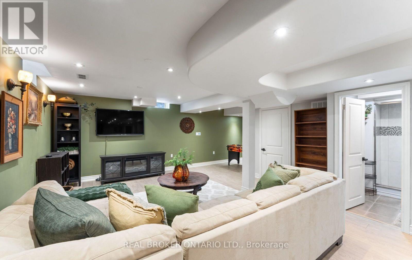 84 SANDWAY CRESCENT - Image 32