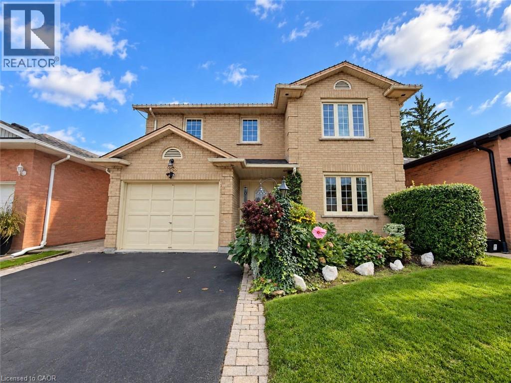 1236 THORPE Road, Burlington — photo 2