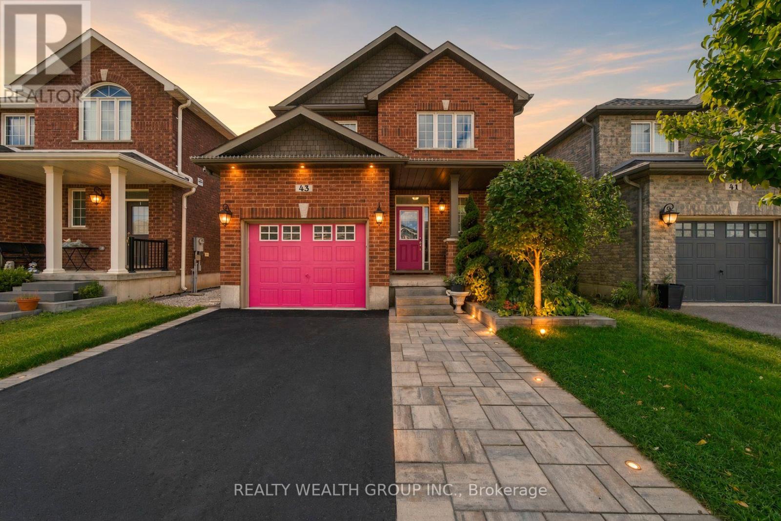 43 BOOTH LANE, Barrie (Painswick South)