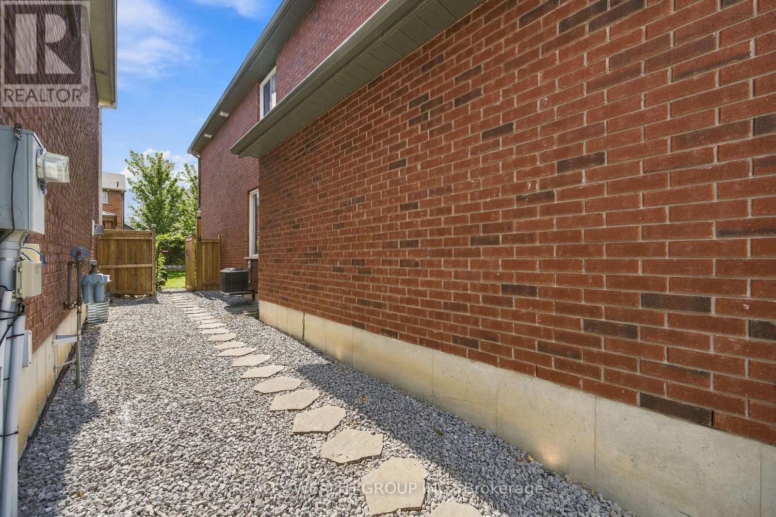43 BOOTH LANE - 27
