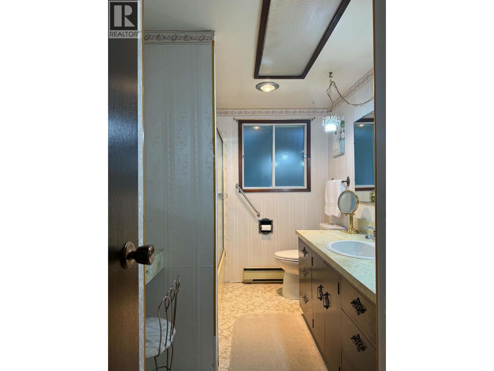 208 Maple Street - 14