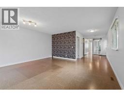 4pc Bathroom - 205 15 Avenue Ne, Calgary, AB T2E1H1 Photo 7