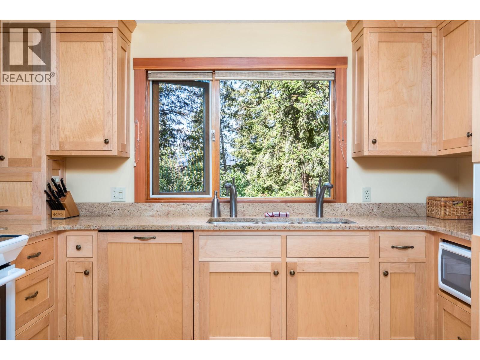 2245 Okanagan Street - 11