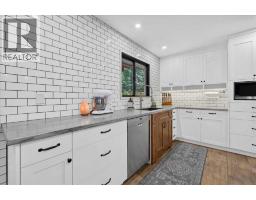 4pc Bathroom - 1703 107 Avenue Sw, Calgary, AB T2W0C3 Photo 13