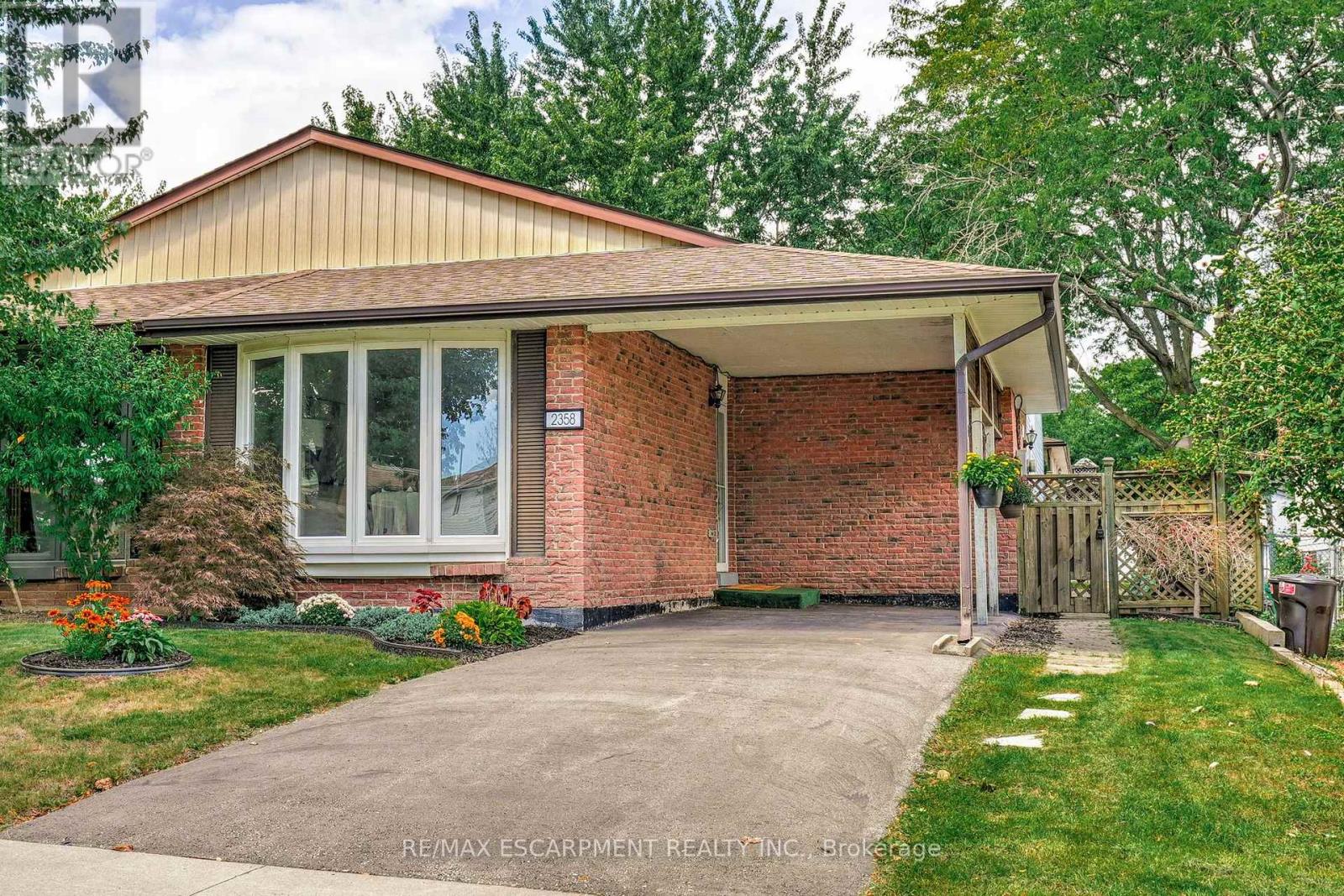 2358 GREENBANK TRAIL, Burlington (Brant Hills)