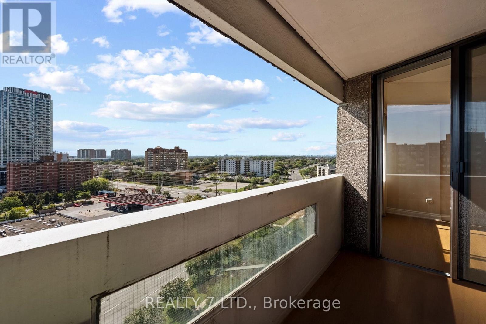 #1507 50 ELM DRIVE E - 19