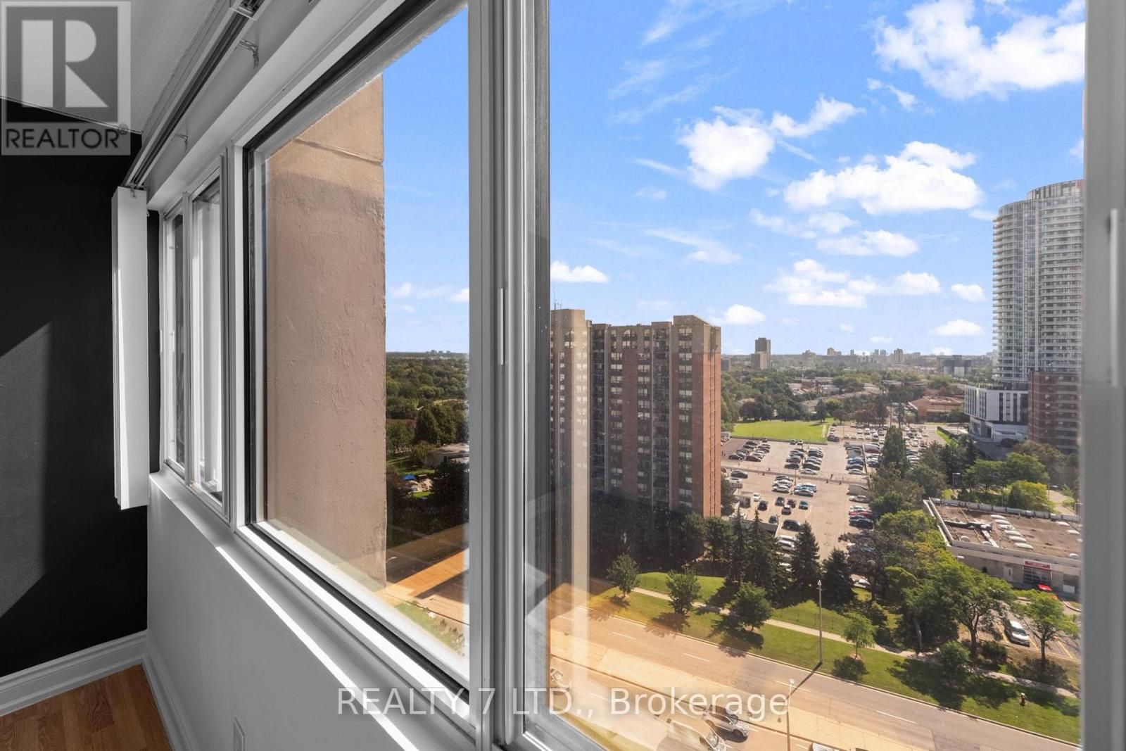 #1507 50 ELM DRIVE E - 24