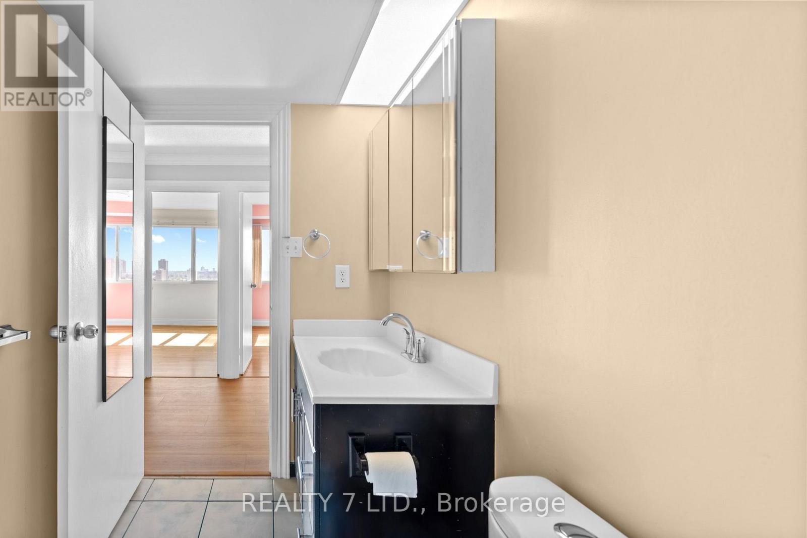 #1507 50 ELM DRIVE E - Image 27