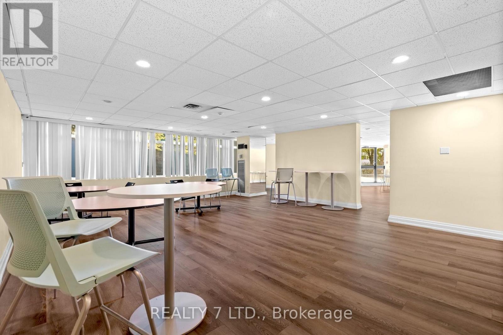 #1507 50 ELM DRIVE E - 41