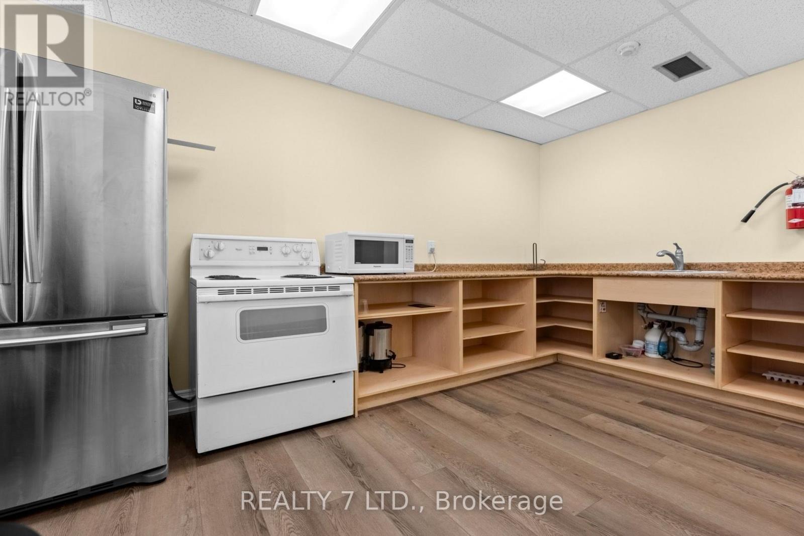 #1507 50 ELM DRIVE E - 43