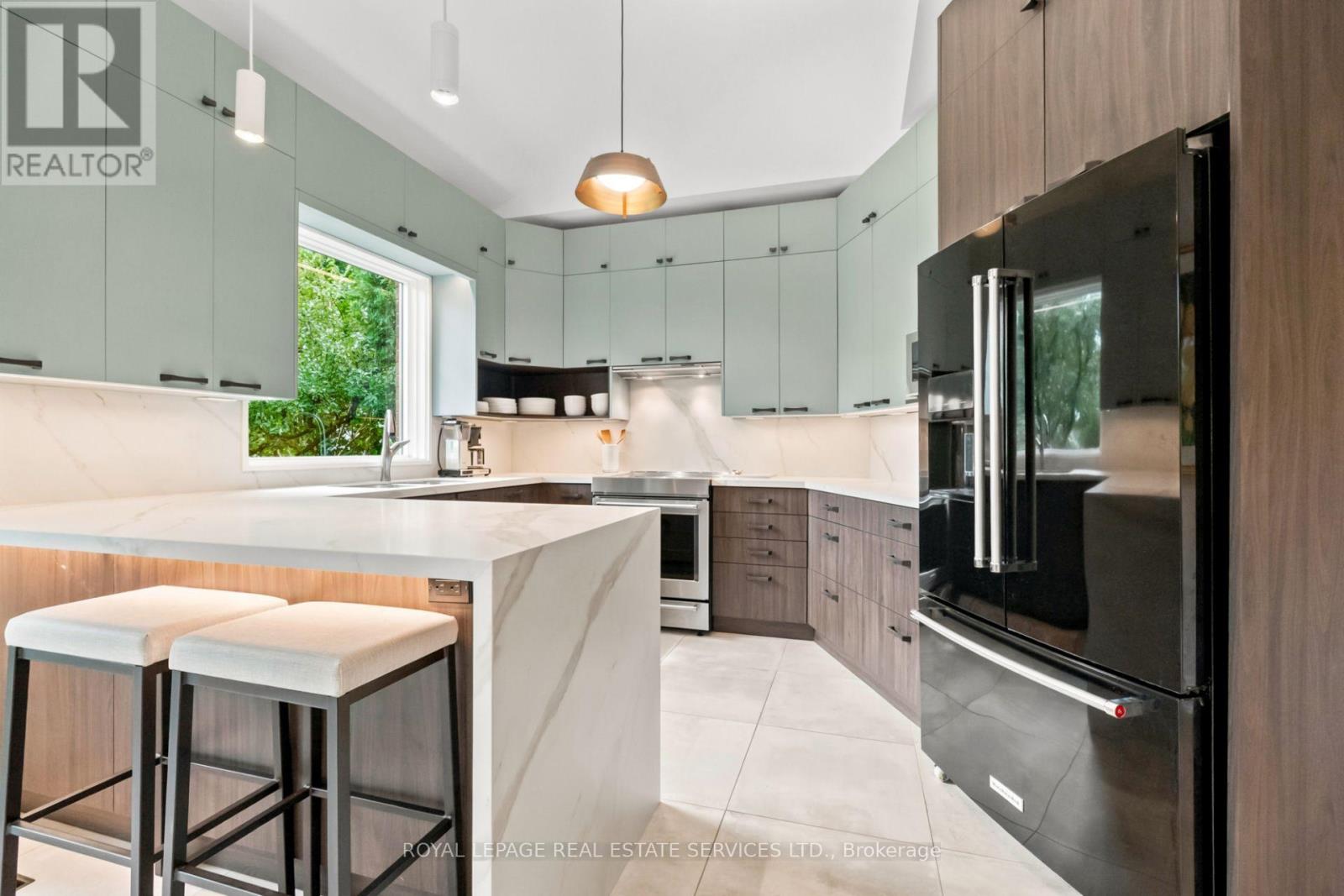 39 ROCKINGHAM DRIVE - 12
