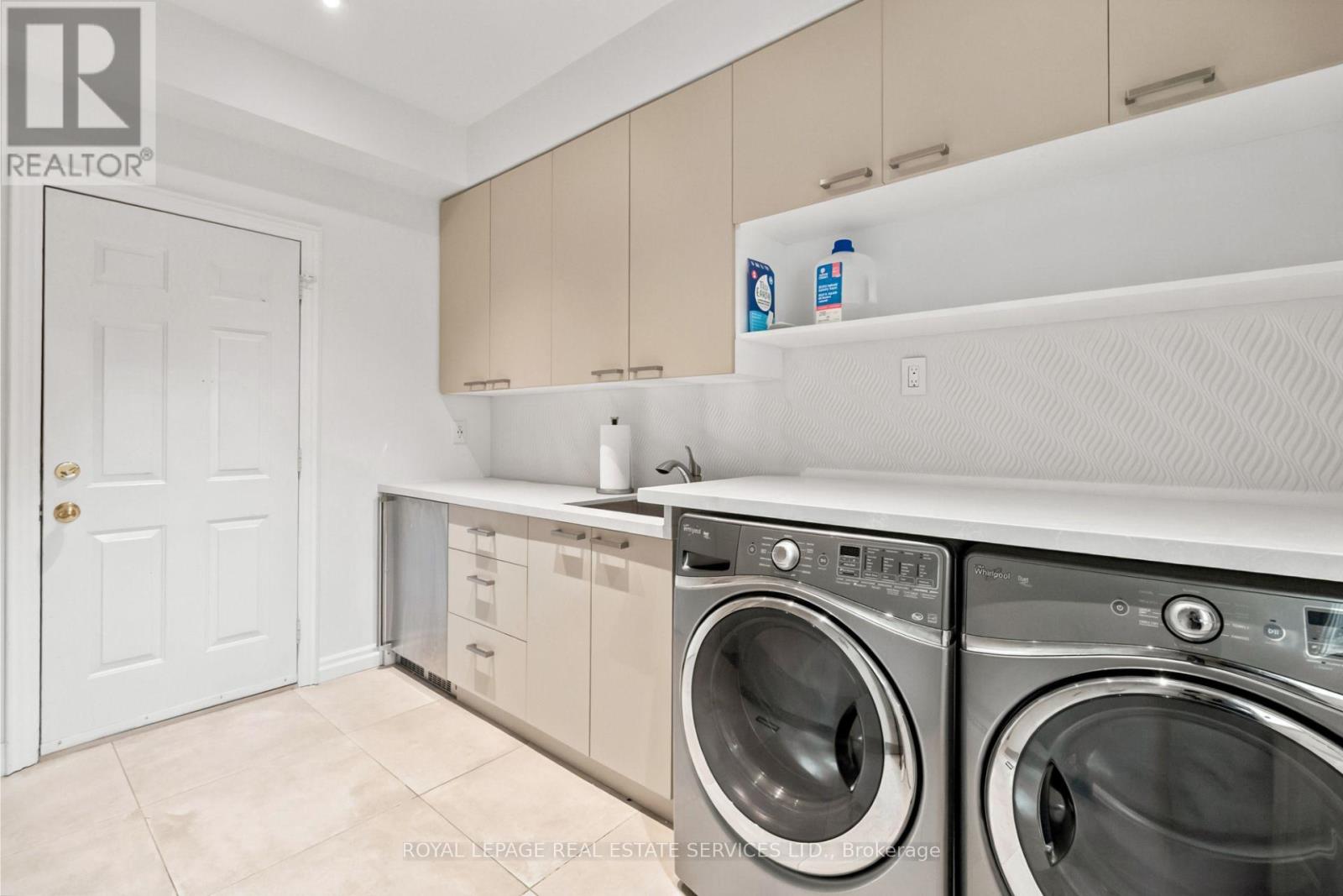 39 ROCKINGHAM DRIVE - 21