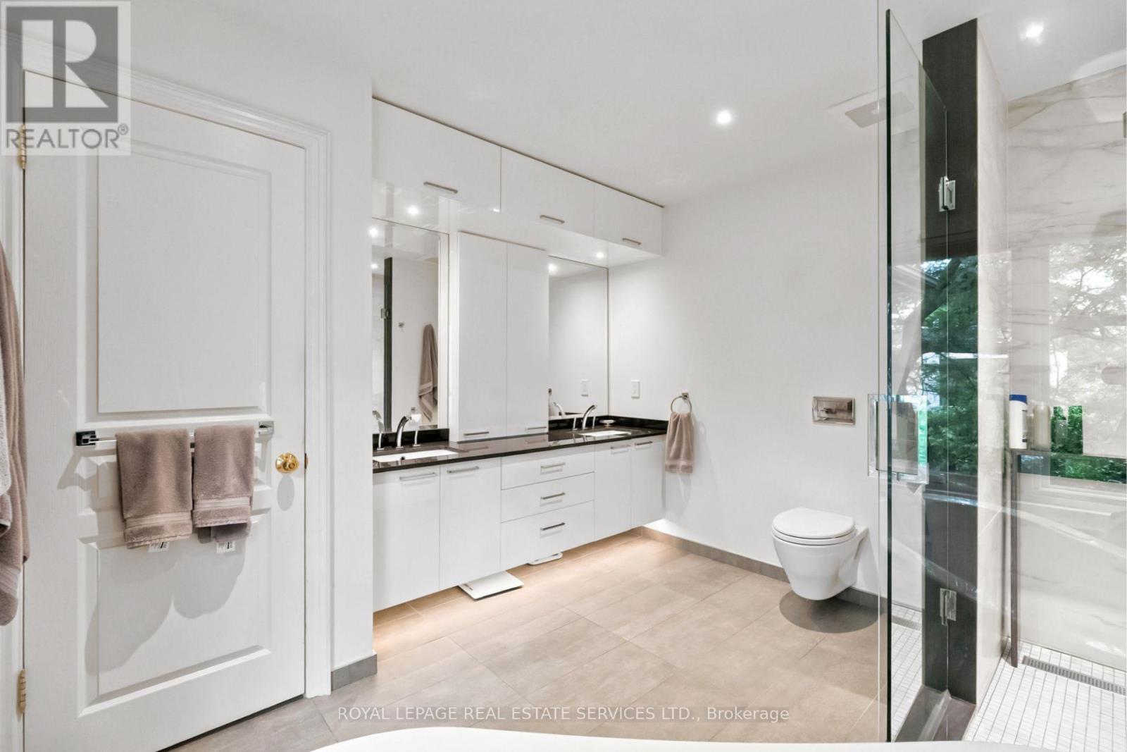 39 ROCKINGHAM DRIVE - 27