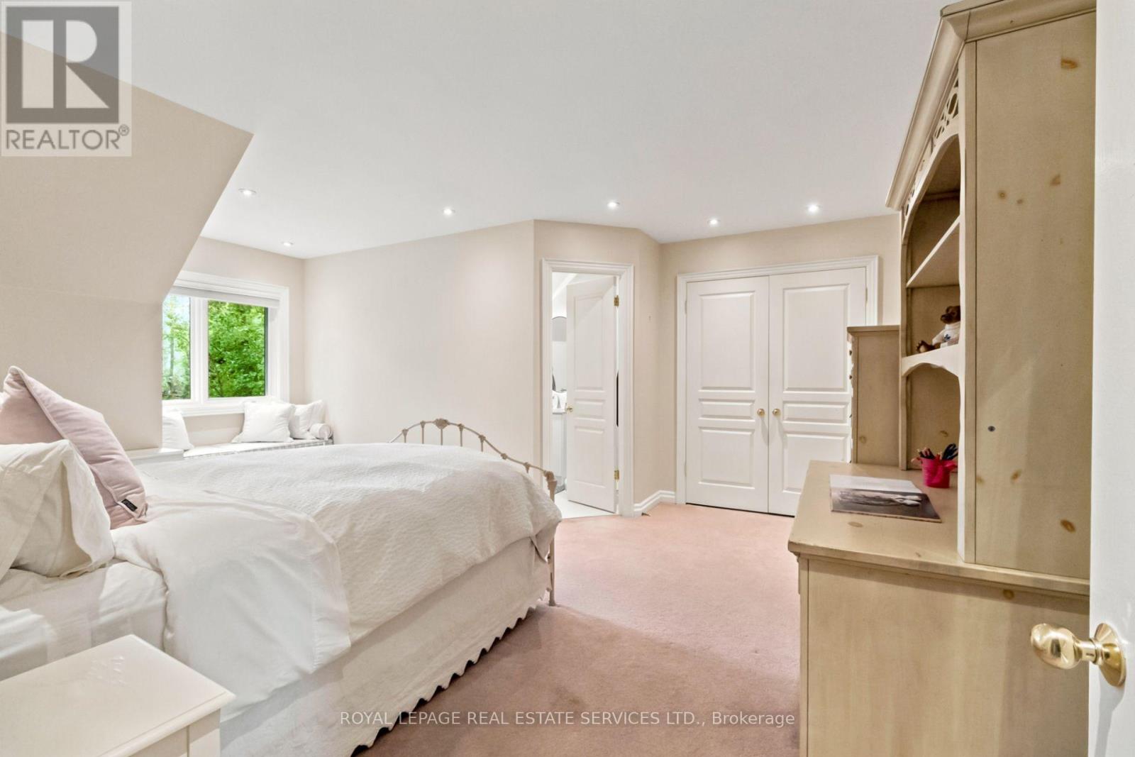 39 ROCKINGHAM DRIVE - 28