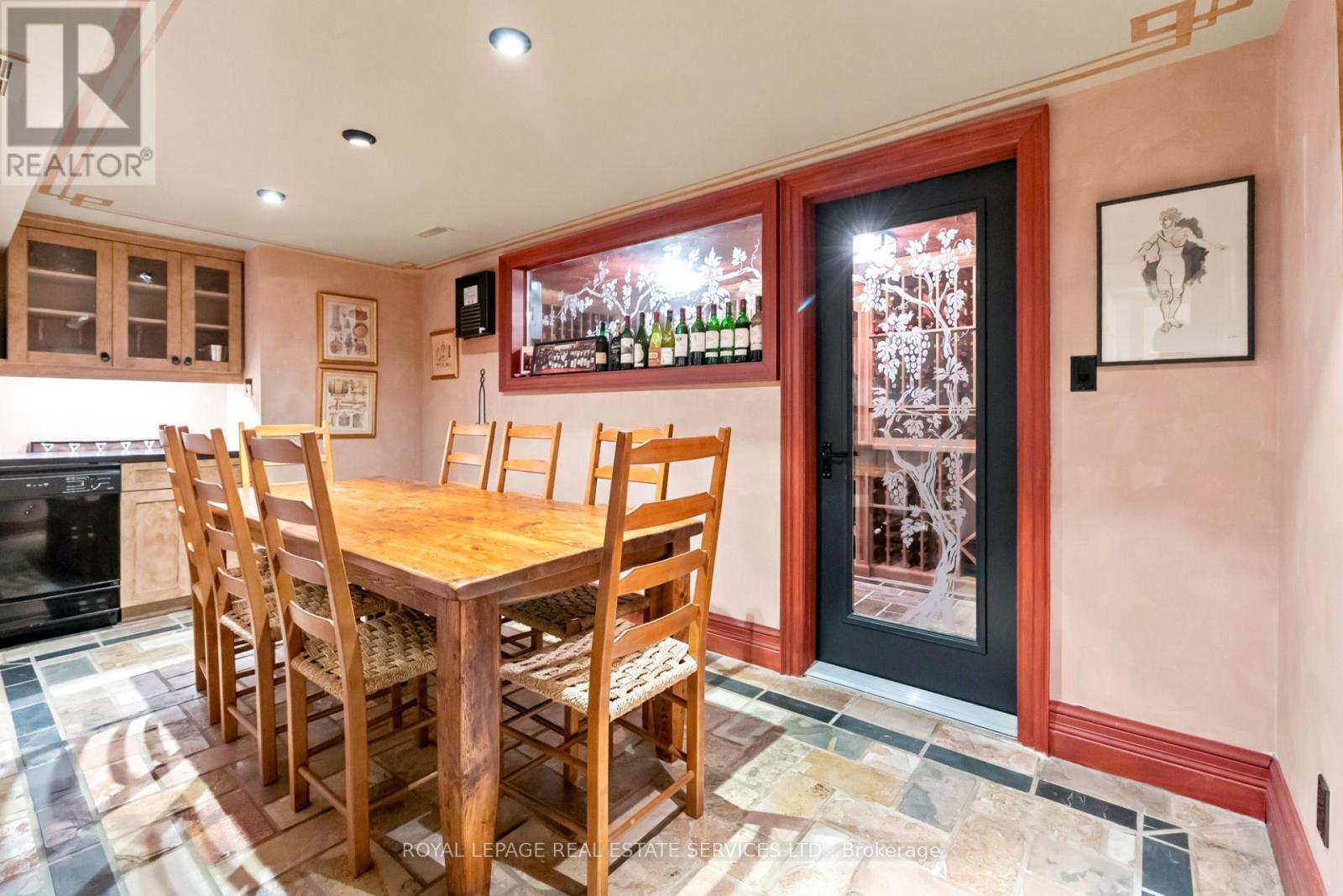 39 ROCKINGHAM DRIVE - 41