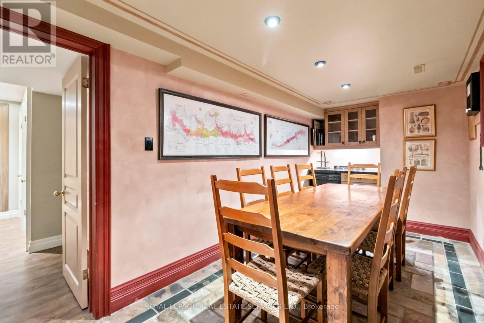 39 ROCKINGHAM DRIVE - 42