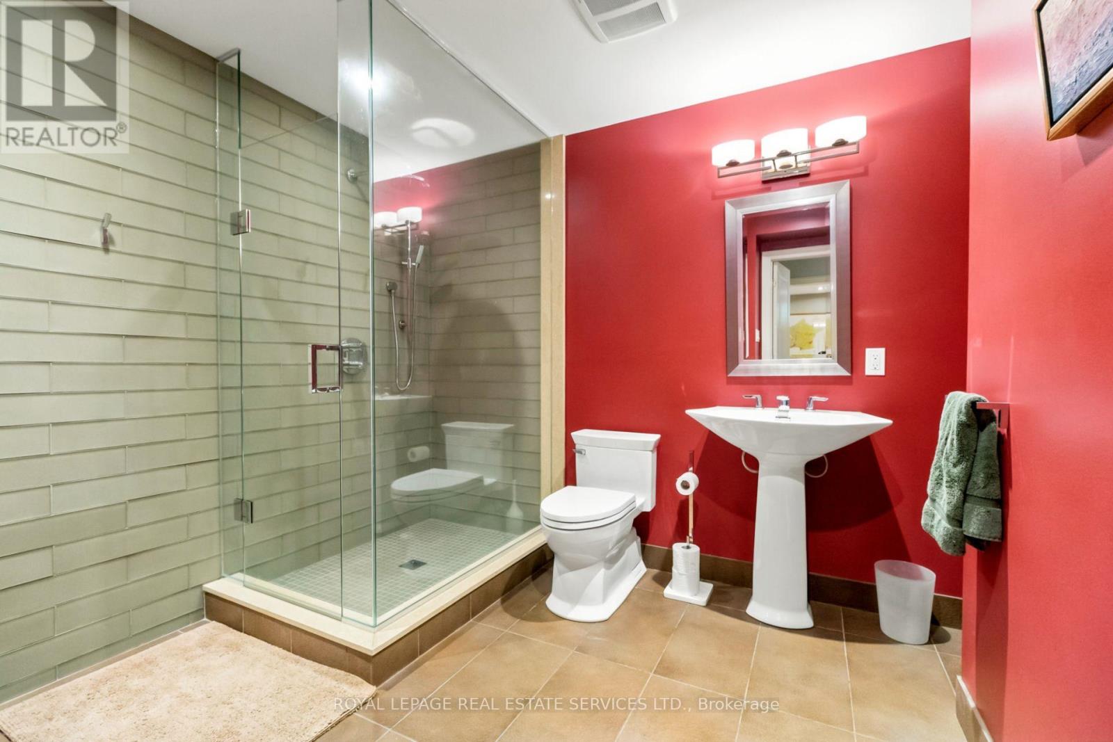 39 ROCKINGHAM DRIVE - 43