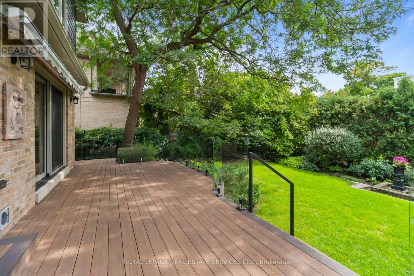 39 ROCKINGHAM DRIVE - 44