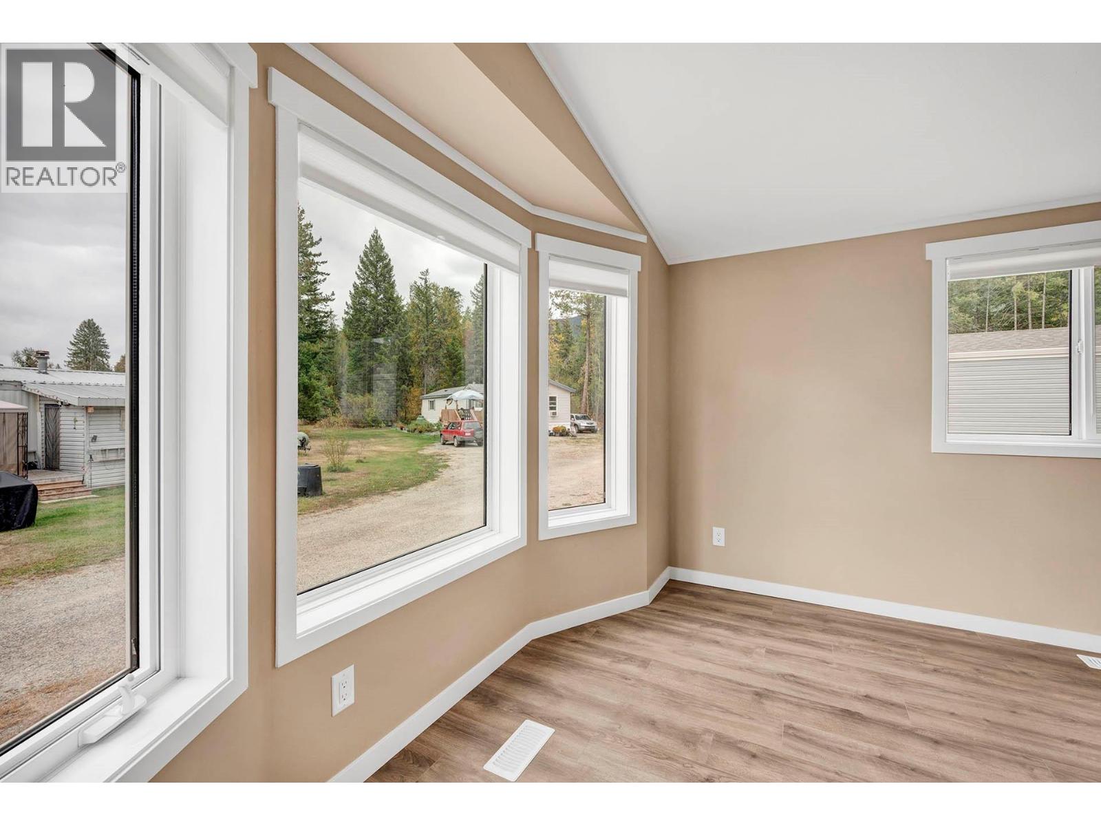 #34 121 Ferry Road - Image 12