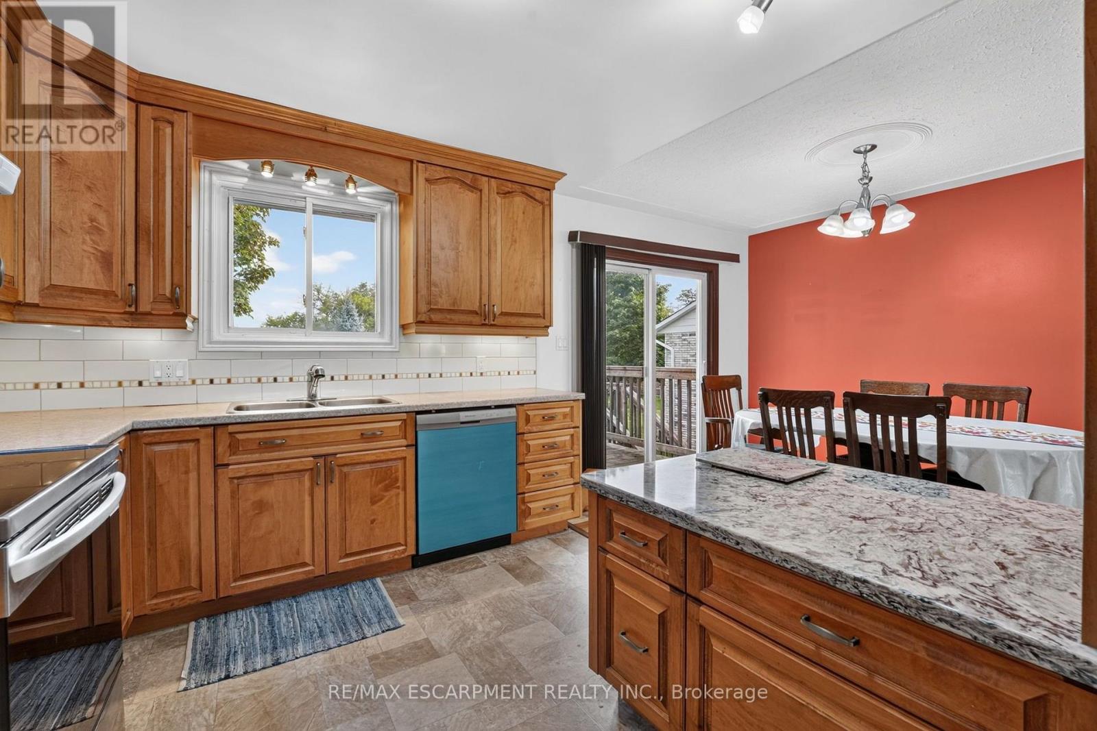 5 BROOKS CIRCLE - Image 16