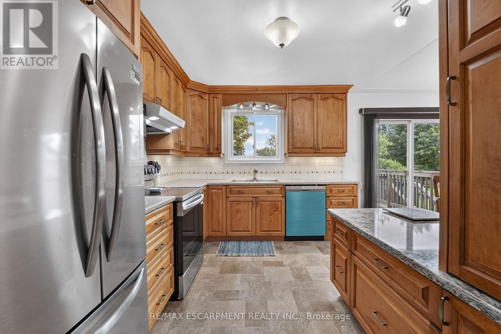 5 BROOKS CIRCLE - Image 17